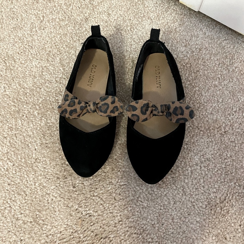 🦄 Old Navy toddler flats, size 8